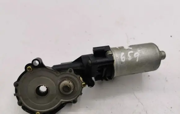 Toyota Avensis T250 Seat adjustment motor 85820336260 1620006861