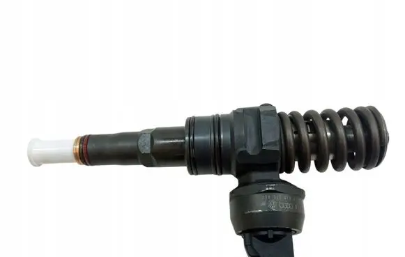 Volkswagen Golf IV Fuel injector 038130073AL