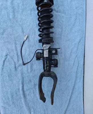 BMW 5 F10 F11 Front shock absorber with coil spring 6852929
