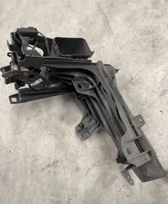 BMW 5 GT F07 Headlight/headlamp mounting bracket 7200777