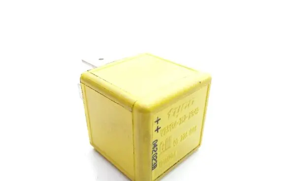Opel Vectra C Hazard warning light relay 90226846 V23134J52X369