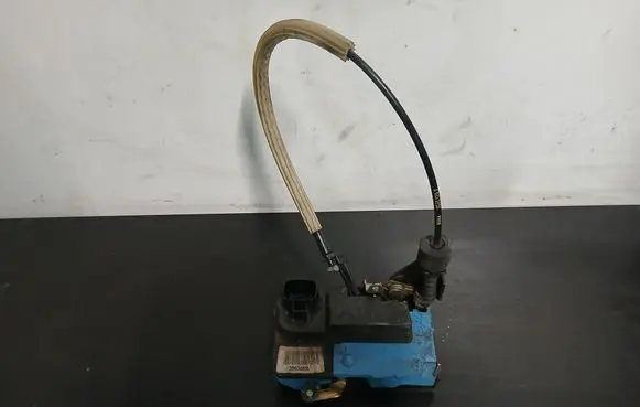 Volvo XC90 Front door lock 30634616