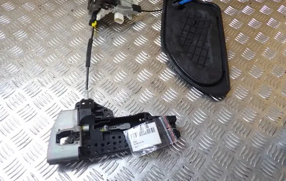 Audi A4 S4 B8 8K Front door lock 8J1837015C 8T1837885B