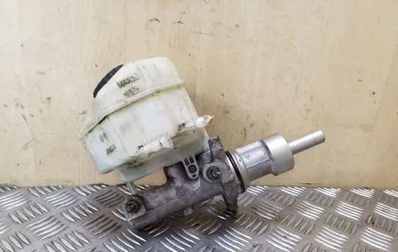 Master brake cylinder