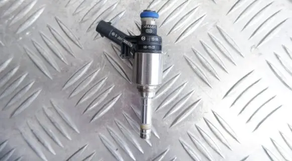 Volkswagen PASSAT CC Fuel injector 06H906036G 0261500076