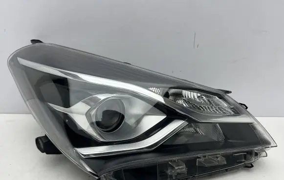 Toyota Yaris Headlight/headlamp