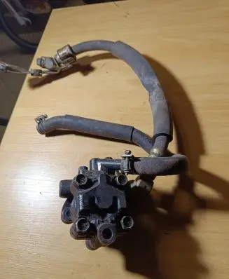 Nissan Sunny Power steering pump 52y00