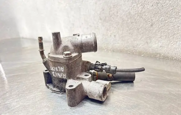 Opel Astra J Thermostat/thermostat housing 