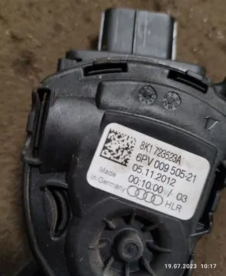 Audi A5 8T 8F Accelerator throttle pedal 8K1723523A