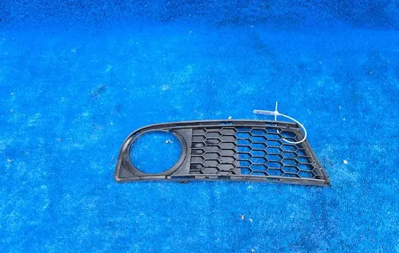 BMW 1 E82 E88 Front bumper lower grill 8045450