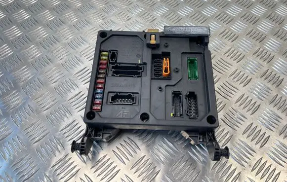 Volkswagen Sharan Fuse module S110730200H 7M3962258R 1M2114B205BA