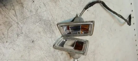 Opel Zafira B Front fender indicator light 13252455 1325246