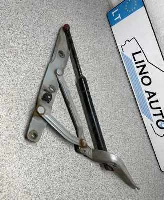 BMW 5 E39 Tailgate/trunk/boot hinge 8159397