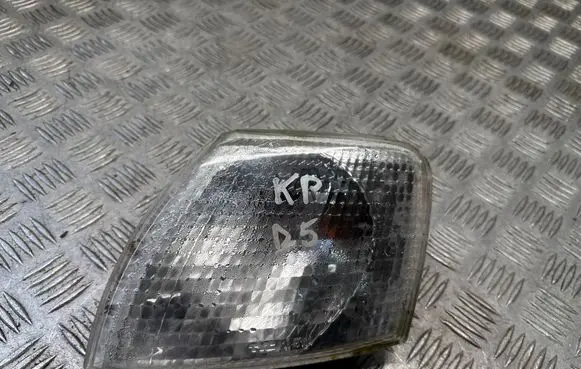 Volkswagen PASSAT B5 Front indicator light 185104B