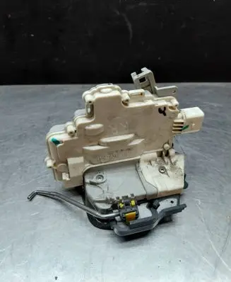 Audi A6 S6 C6 4F Rear door lock 4F0839016
