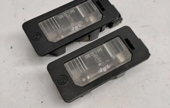 BMW 5 E39 Number plate light 8372001 63268372001