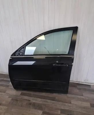 Chrysler Pacifica Front door
