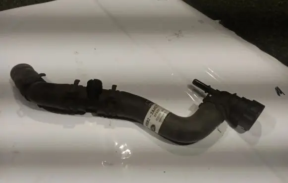 Land Rover Defender Engine coolant pipe/hose M8B22A457BA M8B22A457