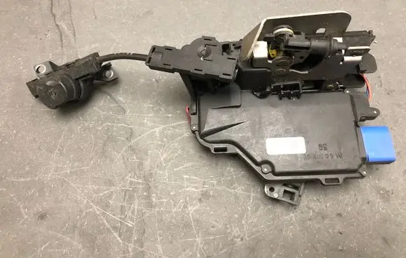 Audi A8 S8 D3 4E Front door lock 4E1837015