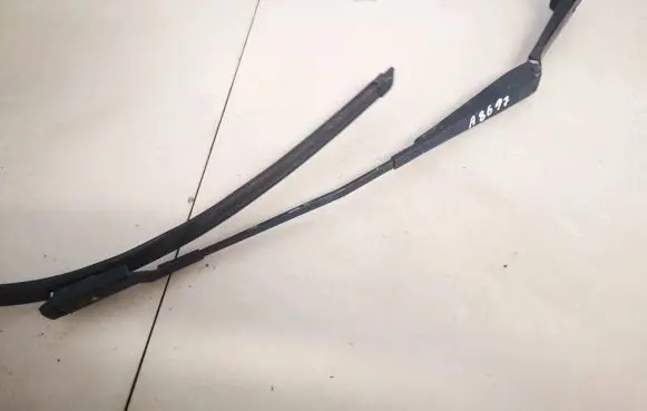 Ford Focus Front wiper blade arm bm5117526bb