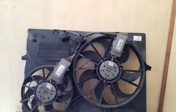 Audi Q7 4L Radiator cooling fan shroud 7L0121203F 0130303922 0130303292