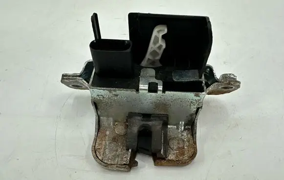 Volkswagen Touareg II Tailgate/trunk/boot lock/catch/latch 7P0827505E