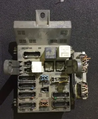 Renault Laguna I Fuse box set 7700844813