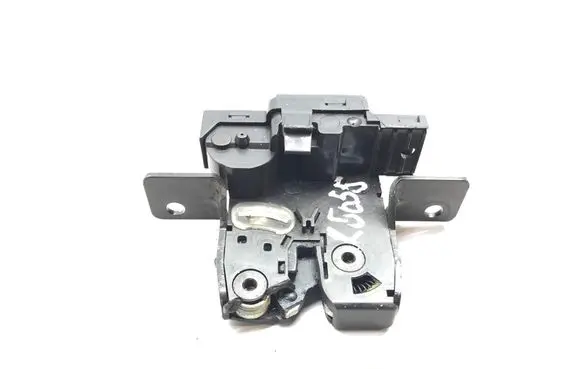 Renault Clio III Loading door lock K5055