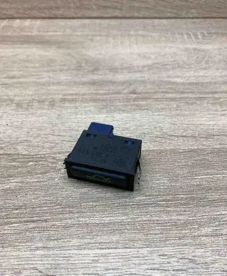 BMW X5 E53 Tailgate opening switch 8365579 03052500