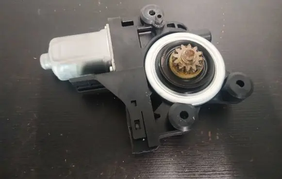 Volvo V70 Rear door window regulator motor 080327 970716101