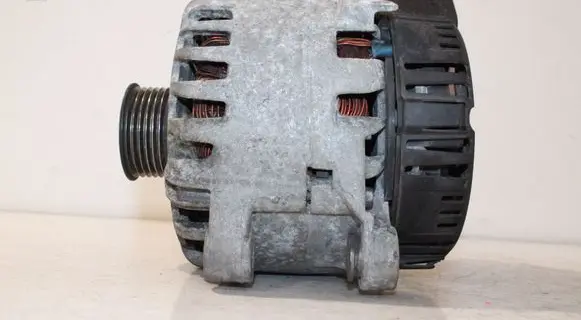 Citroen C4 II Generator/alternator 9675753680