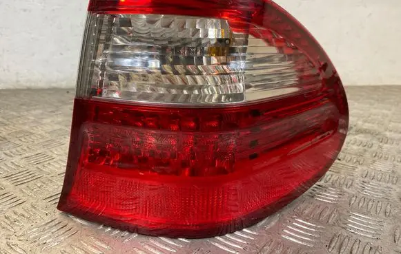 Mercedes-Benz E W211 Rear/tail lights 379142 379108
