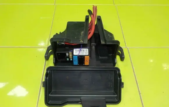 Renault Twingo III Fuse box set 243510051R MP386