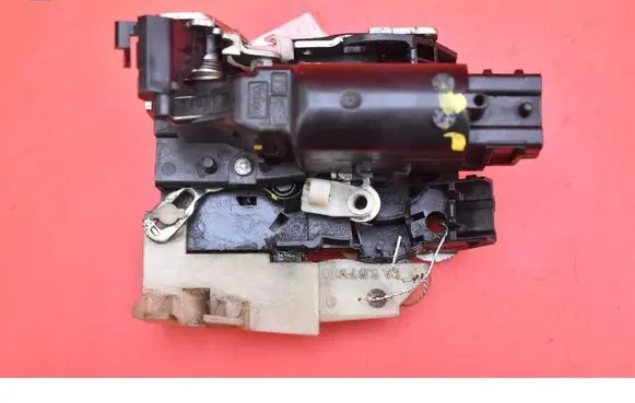 Dacia Duster Front door lock