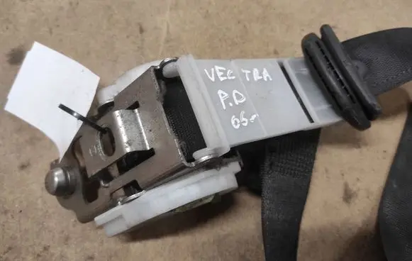 Opel Vectra C Front seatbelt 13128272N 13146618F