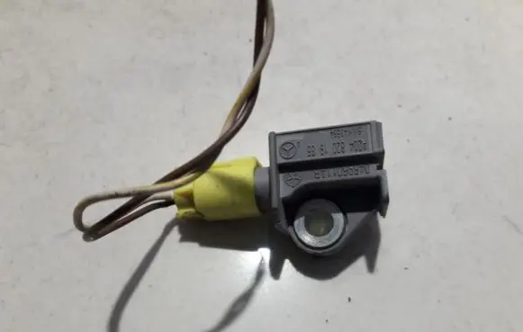 Mercedes-Benz C AMG W204 Airbag deployment crash/impact sensor a204820125 04896011ab