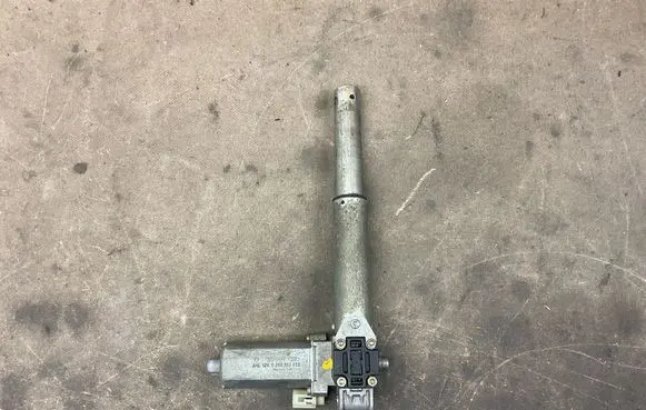 BMW 5 E60 E61 Seat adjustment motor 8321086 0390203233
