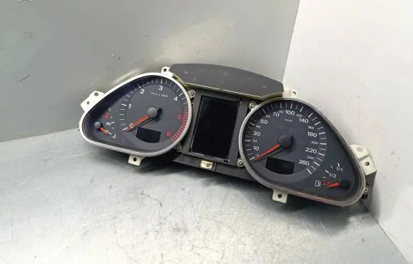Audi A6 S6 C6 4F Speedometer (instrument cluster) 4F0920900L