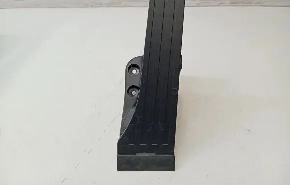 Mercedes-Benz C AMG W205 Accelerator throttle pedal A2053000104