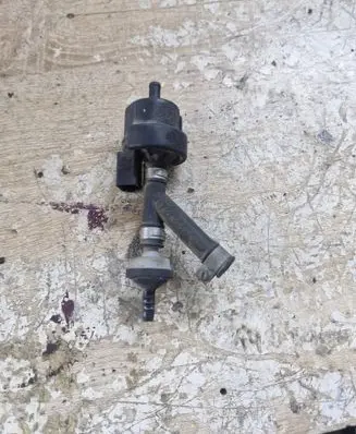 Audi A4 S4 B6 8E 8H Valve vacuum 06b133459d