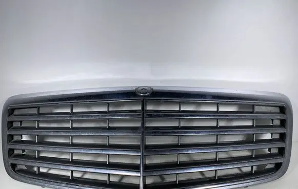 Mercedes-Benz E W211 Front bumper upper radiator grill A2118801783