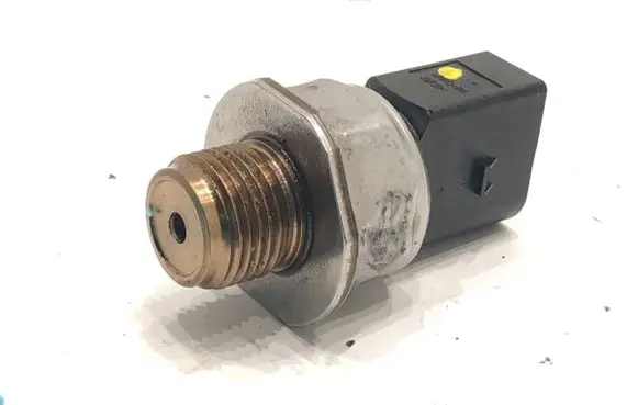 Volkswagen Golf VII Fuel pressure sensor 04L906054