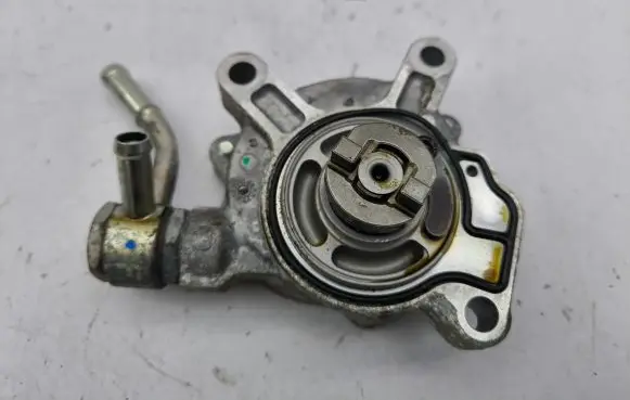 Mazda CX-5 II Vacuum pump