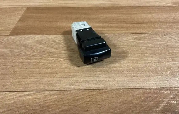 Citroen Xsara Windscreen/window heater switch 03952