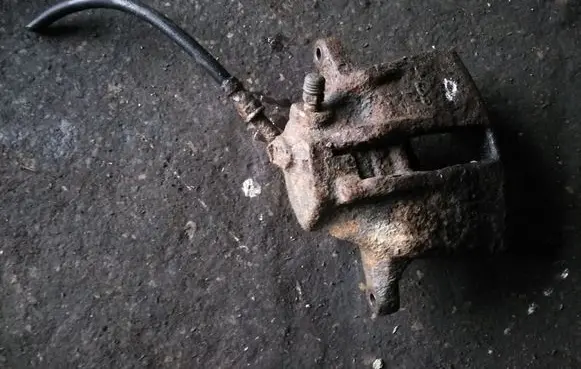 Volkswagen Golf III Front brake caliper