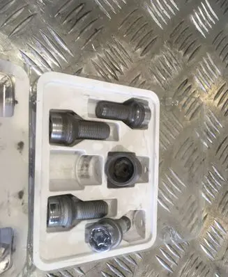 Skoda Yeti (5L) Anti-theft wheel nuts and lock 