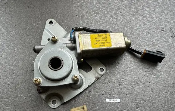 Nissan Patrol Y60 Rear door window regulator motor 8273106J00