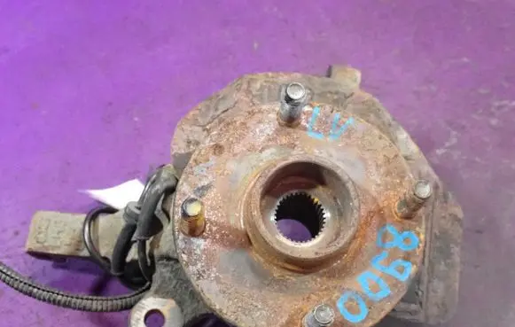 Chevrolet Lacetti Front wheel hub spindle knuckle