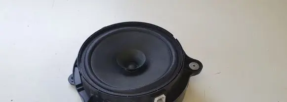 Renault Captur Front door speaker