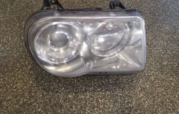 Chrysler 300 - 300C Headlight/headlamp